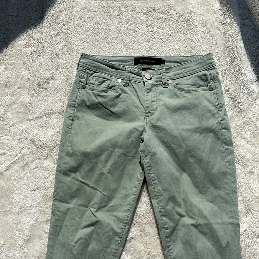 Calvin Klein Light Sage Cropped Capris - Picture 4 of 9